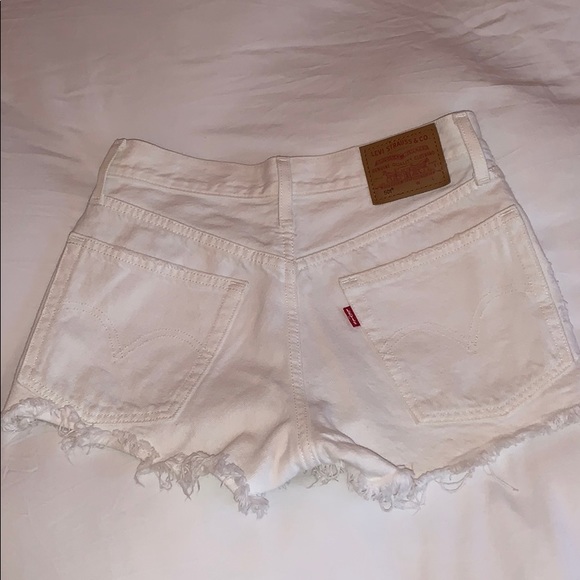 Levi's Pants - Levi’s 501 short, mid rise!